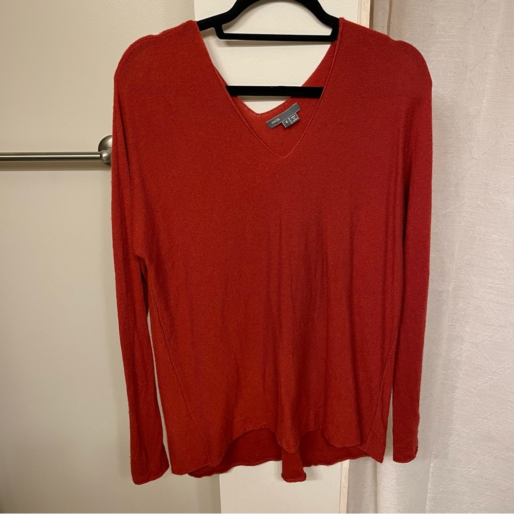 Vince Lightweight V-Neck Cashmere Sweater, Red